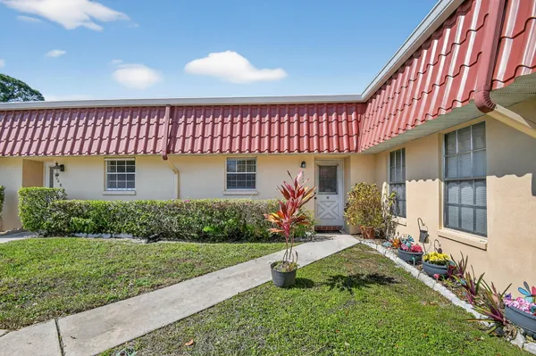 Property Slideshow image 2 of 33 | 856 a salem ln, Lake Worth, FL, 33467