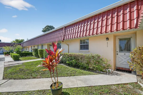 Property Slideshow image 3 of 33 | 856 a salem ln, Lake Worth, FL, 33467