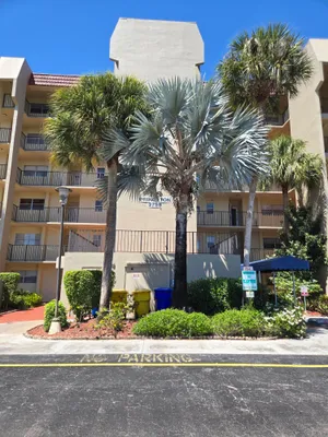 Property Slideshow image 3 of 25 | 3755 via poinciana 108, Lake Worth, FL, 33467