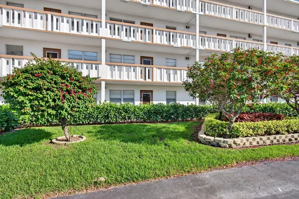 Property Slideshow image 3 of 98 | 1017 cornwall, Boca Raton, FL, 33434