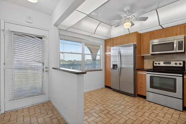 Property Slideshow image 2 of 40 | 3203 portofino pt l4, Coconut Creek, FL, 33066