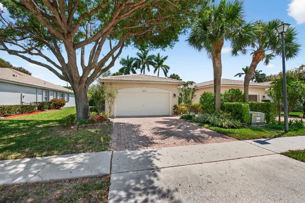 Property Slideshow image 2 of 103 | 10732 royal caribbean cir, Boynton Beach, FL, 33437