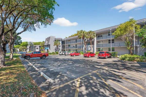 Property Slideshow image 2 of 16 | 9081 lime bay blvd, Tamarac, FL, 33321