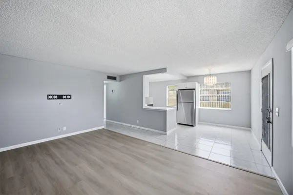 Property Slideshow image 3 of 22 | 422 burgundy i i, Delray Beach, FL, 33484