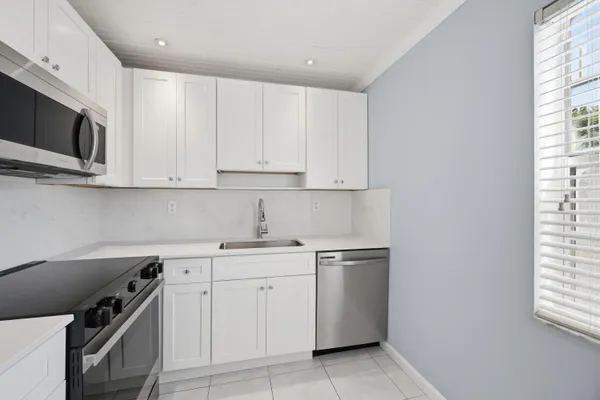 Property Slideshow image 2 of 22 | 422 burgundy i i, Delray Beach, FL, 33484