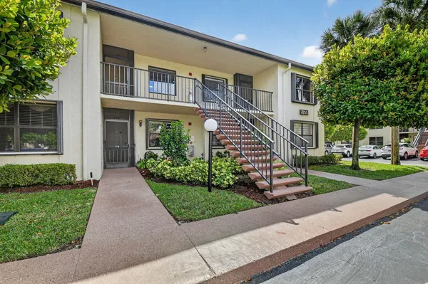 Property Slideshow image 3 of 73 | 7855 willow spring dr 725, Lake Worth, FL, 33467