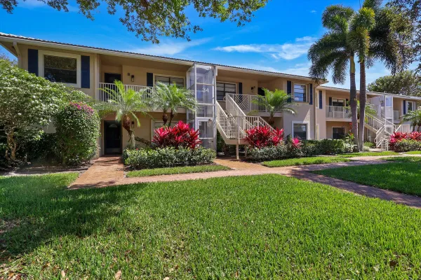 Property Slideshow image 2 of 24 | 34 w stratford ln ln d, Boynton Beach, FL, 33436