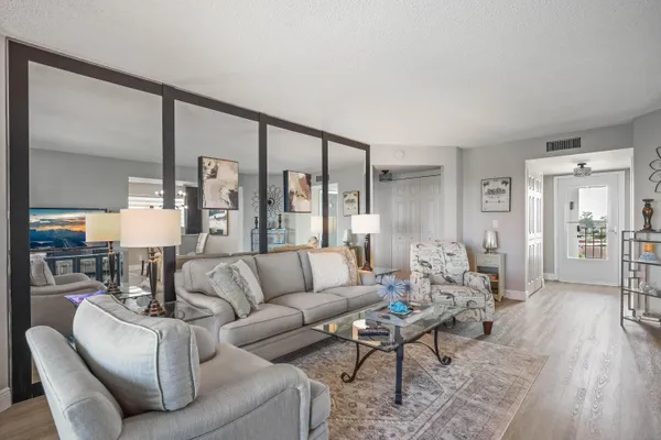 Property Slideshow image 3 of 50 | 3595 birdie dr 601, Lake Worth, FL, 33467