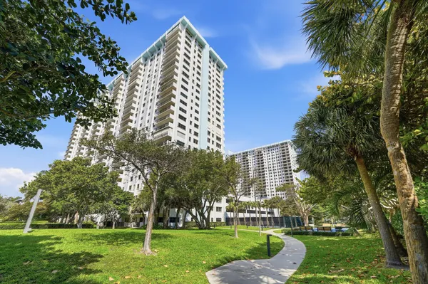 Property Slideshow image 2 of 53 | 1201 s ocean dr 506s, Hollywood, FL, 33019