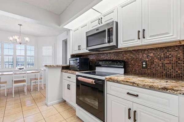 Property Slideshow image 2 of 45 | 1000 sw 125th ave 211, Pembroke Pines, FL, 33027