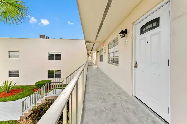 Property Slideshow image 3 of 34 | 471 capri j, Delray Beach, FL, 33484