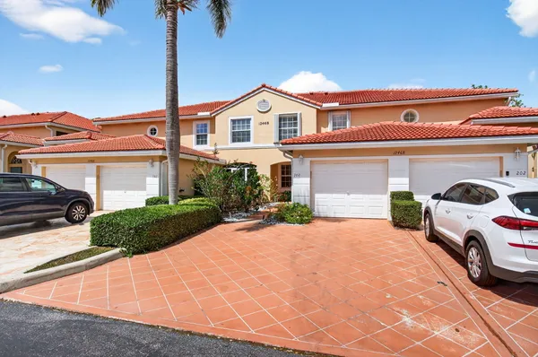 Property Slideshow image 3 of 70 | 12468 crystal pointe dr 102, Boynton Beach, FL, 33437