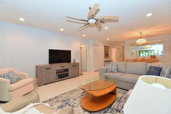 Property Slideshow image 3 of 46 | 17 e stratford dr dr f, Boynton Beach, FL, 33436