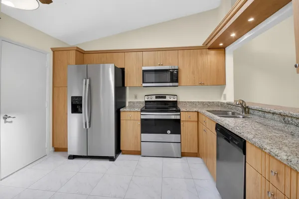 Property Slideshow image 3 of 40 | 10938 roebelini palm ct b, Boynton Beach, FL, 33437