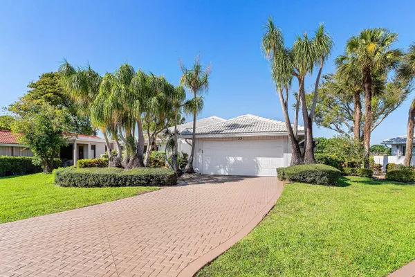 Property Slideshow image 3 of 83 | 35 estate dr, Boynton Beach, FL, 33436