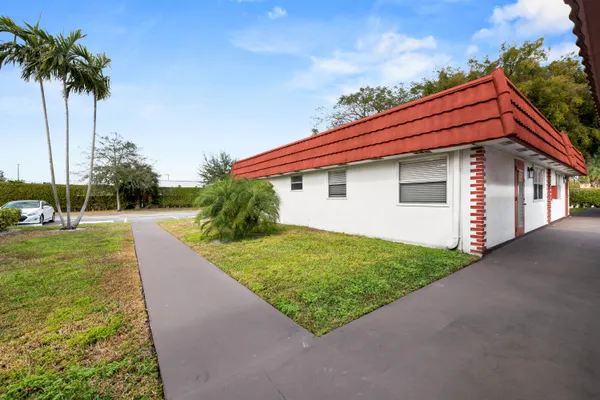 Property Slideshow image 2 of 40 | 4 seville ter 4, Delray Beach, FL, 33446
