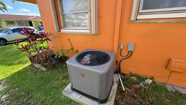 Property Slideshow image 3 of 24 | 4511 nw 45th ct, Tamarac, FL, 33319