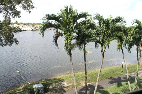 Property Slideshow image 2 of 37 | 1100 colony point cir 314, Pembroke Pines, FL, 33026