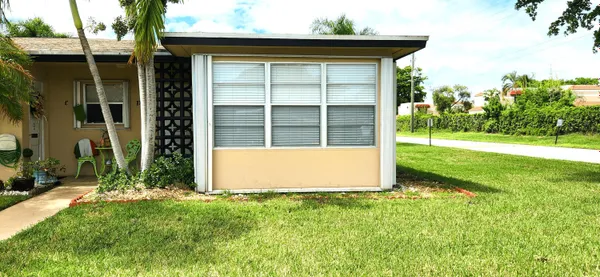 Property Slideshow image 2 of 34 | 1042 n dr, Delray Beach, FL, 33445