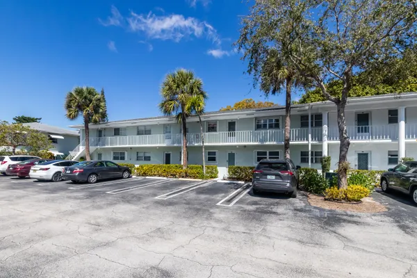 Property Slideshow image 2 of 46 | 2300 sw 22nd ave 112, Delray Beach, FL, 33445