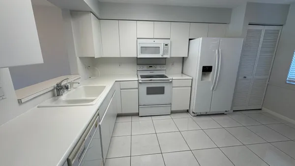 Property Slideshow image 3 of 46 | 5876 regal glen dr 108, Boynton Beach, FL, 33437