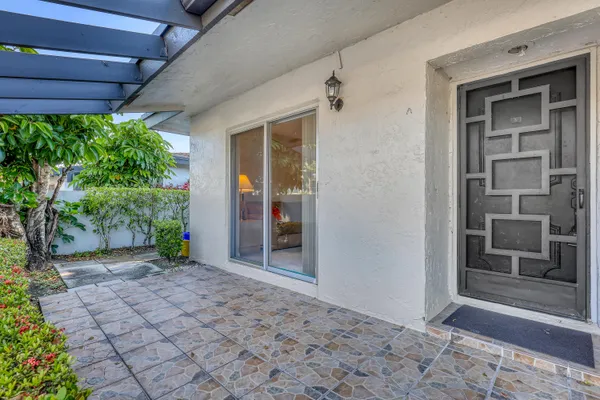 Property Slideshow image 2 of 22 | 13841 royal palm ct a, Delray Beach, FL, 33484