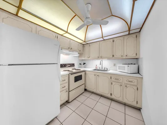 Property Slideshow image 2 of 45 | 43 windsor c, West Palm Beach, FL, 33417