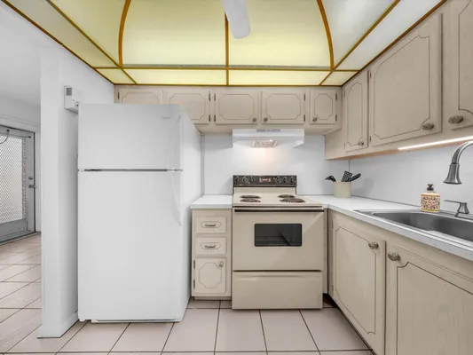 Property Slideshow image 3 of 45 | 43 windsor c, West Palm Beach, FL, 33417