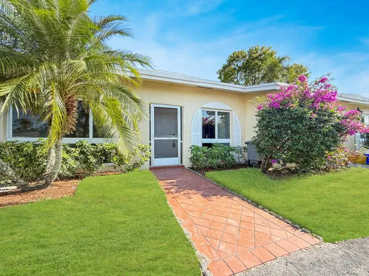 Property Slideshow image 2 of 25 | 13735 flora pl c, Delray Beach, FL, 33484