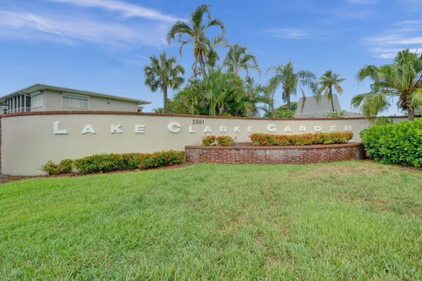 Property Slideshow image 2 of 28 | 2812 garden dr 304, Lake Worth, FL, 33461