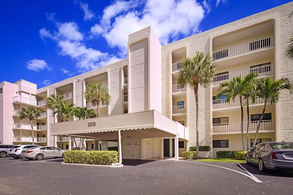 Property Slideshow image 3 of 41 | 300 intracoastal pl 404, Jupiter, FL, 33469