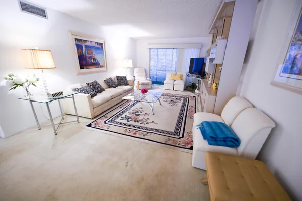 Property Slideshow image 2 of 50 | 2901 victoria cir j1, Coconut Creek, FL, 33066