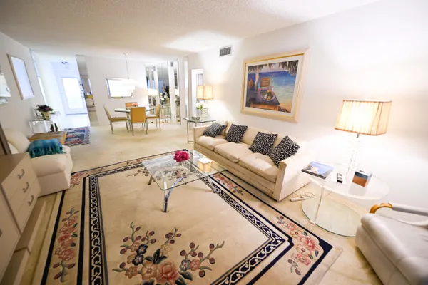 Property Slideshow image 3 of 50 | 2901 victoria cir j1, Coconut Creek, FL, 33066