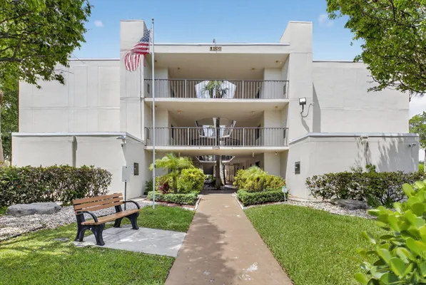 Property Slideshow image 2 of 51 | 5100 las verdes cir 215, Delray Beach, FL, 33484