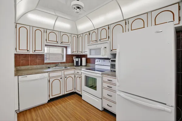 Property Slideshow image 2 of 18 | 8921 s hollybrook blvd 209, Pembroke Pines, FL, 33025