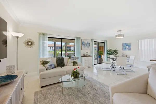 Property Slideshow image 2 of 37 | 10223 n circle lake dr 102, Boynton Beach, FL, 33437