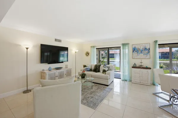 Property Slideshow image 3 of 37 | 10223 n circle lake dr 102, Boynton Beach, FL, 33437