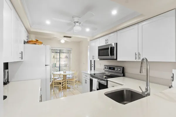 Property Slideshow image 2 of 35 | 5186 golfview ct 1913, Delray Beach, FL, 33484