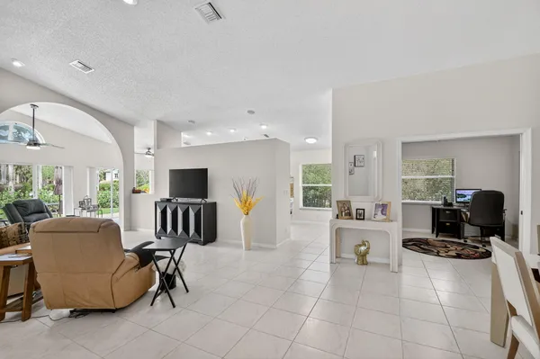 Property Slideshow image 3 of 90 | 9718 harbour lake cir, Boynton Beach, FL, 33437