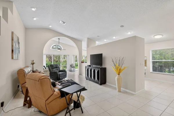 Property Slideshow image 2 of 90 | 9718 harbour lake cir, Boynton Beach, FL, 33437