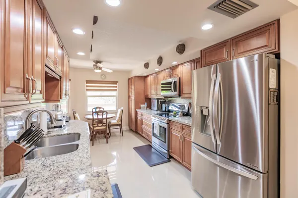 Property Slideshow image 2 of 24 | 1606 abaco dr h4, Coconut Creek, FL, 33066