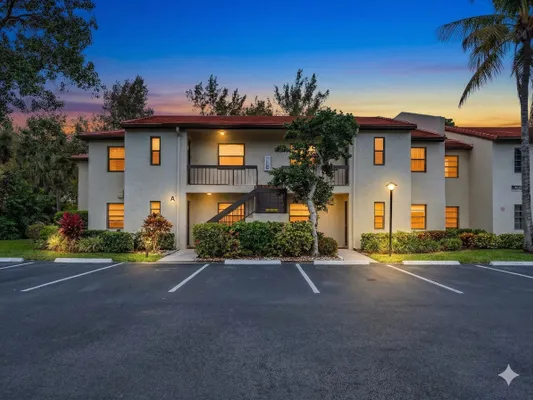 Property Slideshow image 2 of 53 | 8410 casa del lago, Boca Raton, FL, 33433