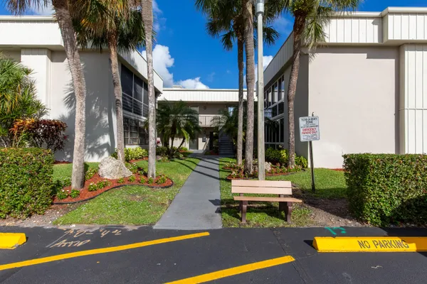 Property Slideshow image 2 of 35 | 154 capri d, Delray Beach, FL, 33484