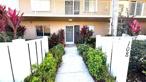 Property Slideshow image 2 of 47 | 5876 regal glen dr 108, Boynton Beach, FL, 33437
