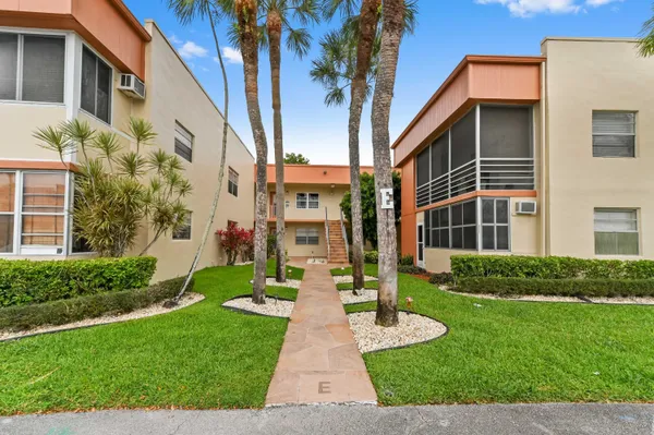 Property Slideshow image 2 of 32 | 211 piedmont e, Delray Beach, FL, 33484