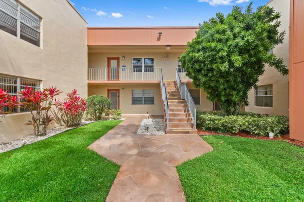 Property Slideshow image 2 of 32 | 211 piedmont e, Delray Beach, FL, 33484