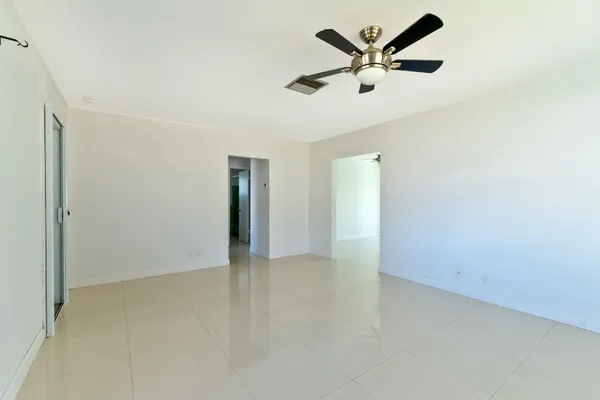 Property Slideshow image 3 of 18 | 4810 nw 49th dr, Tamarac, FL, 33319