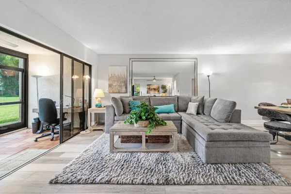 Property Slideshow image 2 of 54 | 5121 oakhill ln 411, Delray Beach, FL, 33484