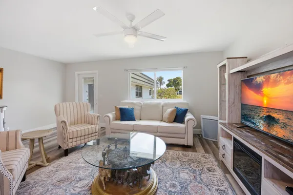 Property Slideshow image 2 of 30 | 135 waterford way, Delray Beach, FL, 33446