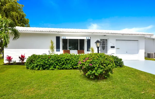 Property Slideshow image 2 of 25 | 2113 sw 15th st, Boynton Beach, FL, 33426